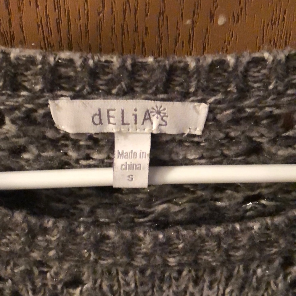 Nice sweater - Picture 2 of 2